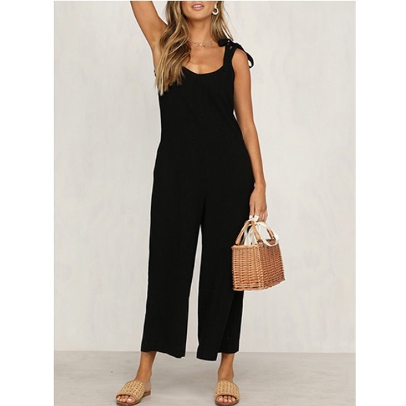 ๐ Womenโs Capri Jumpsuit - Picture 5 of 8